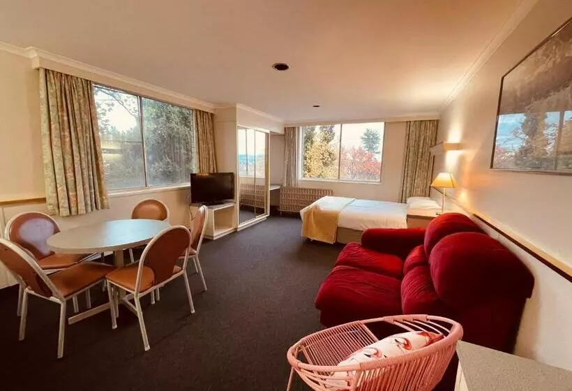 سوییت خانوادگی, Parklane Motel