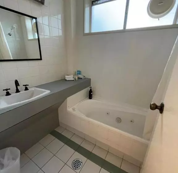 سوییت خانوادگی, Parklane Motel