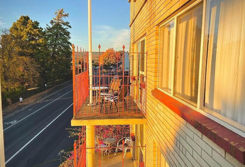 标准间带阳台, Parklane Motel