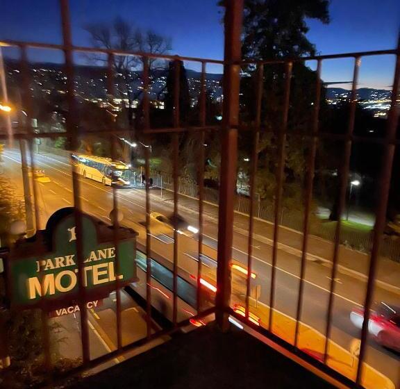 标准间带阳台, Parklane Motel