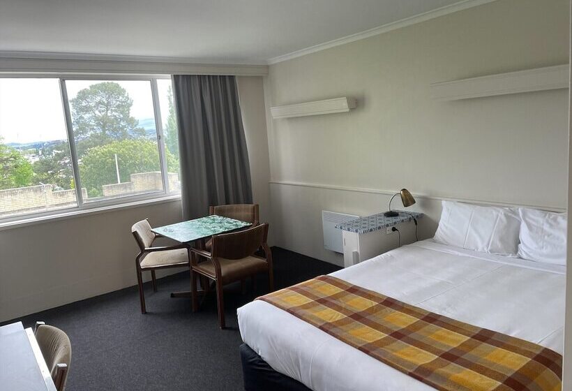 家庭间, Parklane Motel