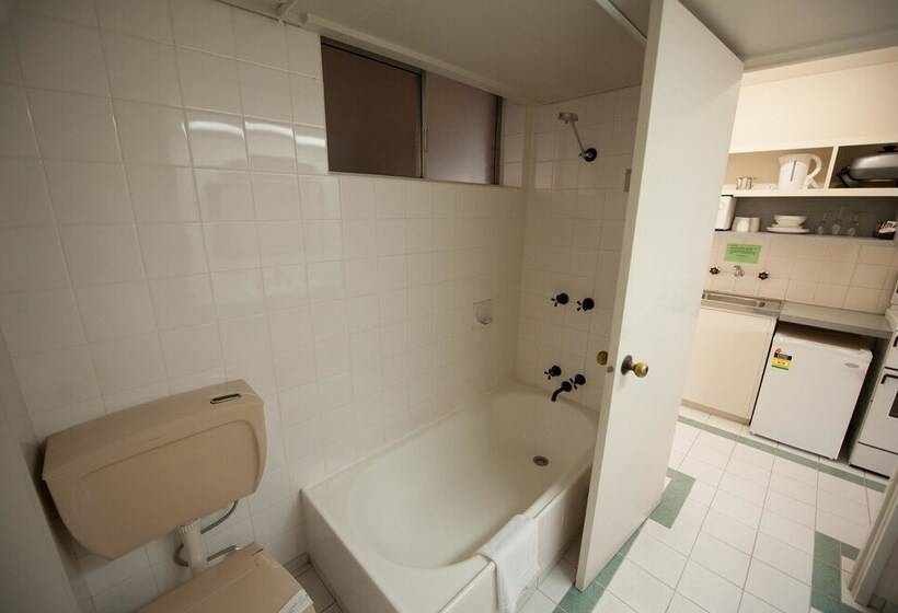 标准工作室, Parklane Motel