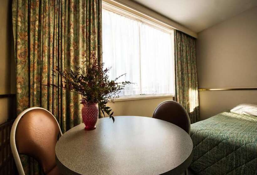 标准工作室, Parklane Motel