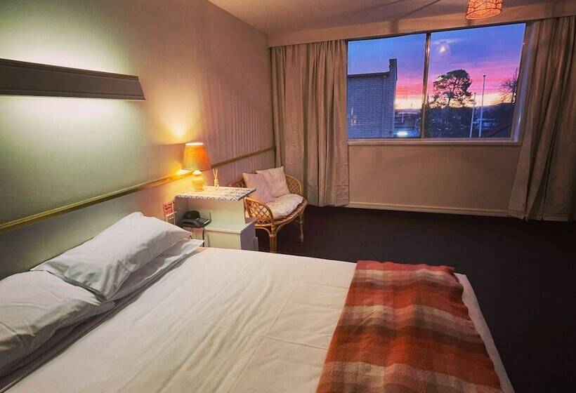 标准工作室, Parklane Motel