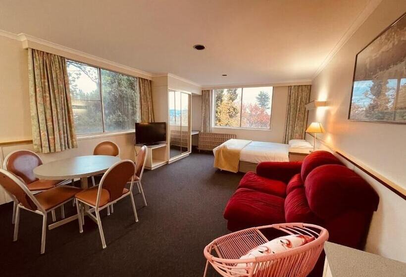 家庭套房, Parklane Motel