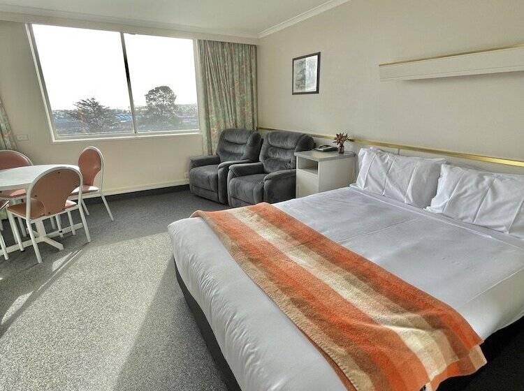 家庭间, Parklane Motel