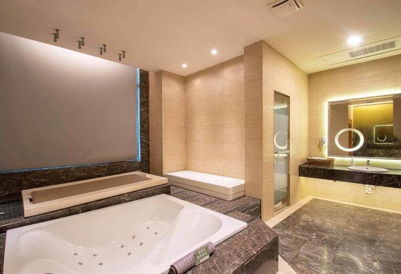 اتاق لوکس چهار تخته, Six Star Motel  Zhongli