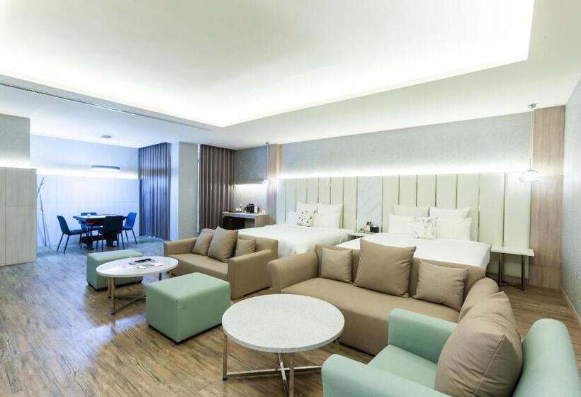 اتاق لوکس چهار تخته, Six Star Motel  Zhongli