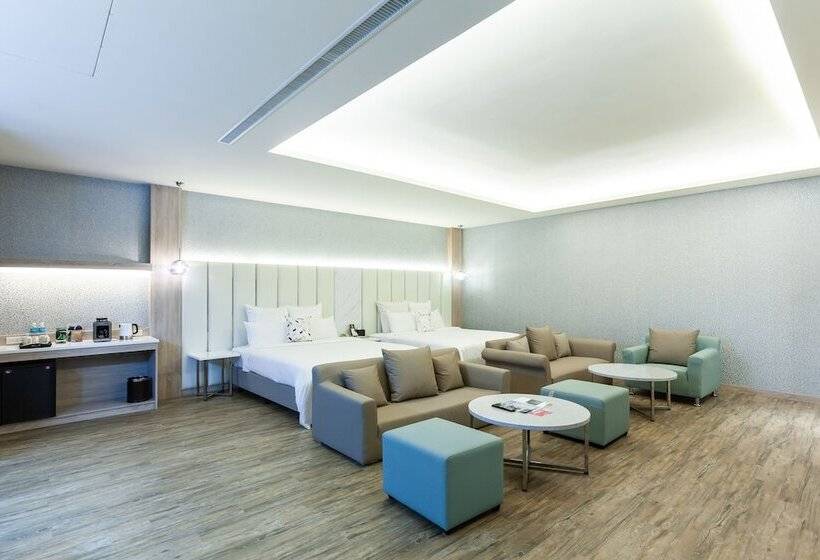 اتاق لوکس چهار تخته, Six Star Motel  Zhongli