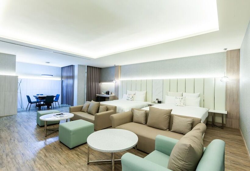 اتاق لوکس چهار تخته, Six Star Motel  Zhongli