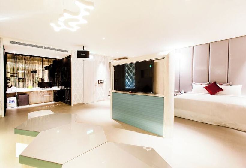 اتاق استاندارد چهار تخته, Six Star Motel  Zhongli