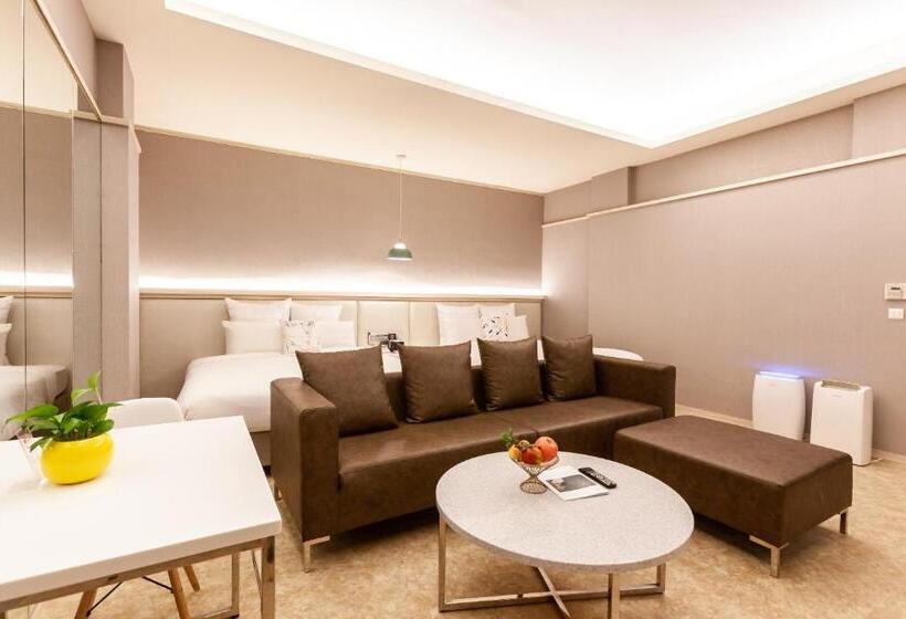 اتاق استاندارد چهار تخته, Six Star Motel  Zhongli