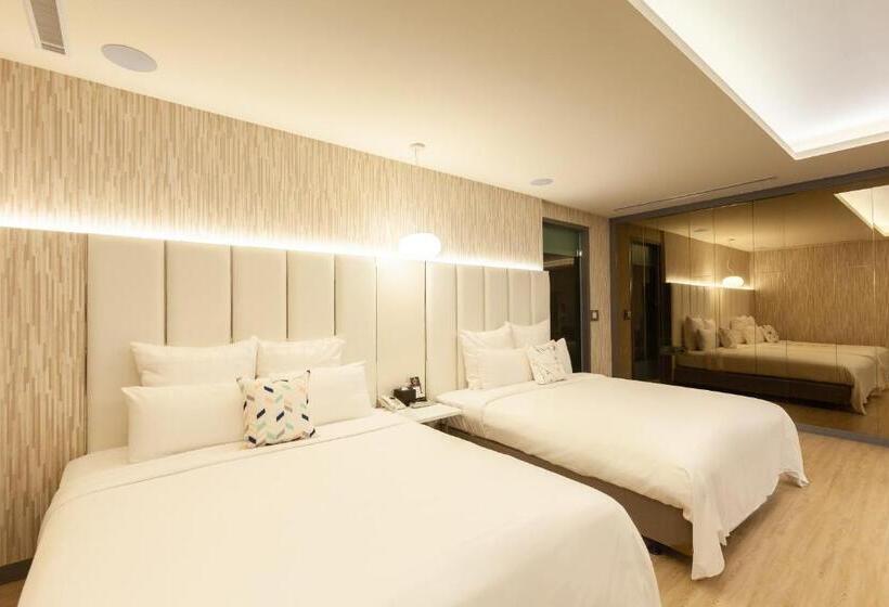 اتاق استاندارد چهار تخته, Six Star Motel  Zhongli