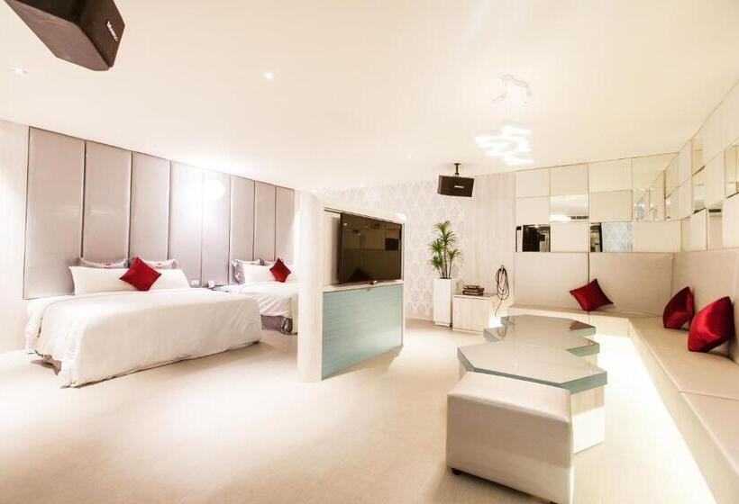 اتاق لوکس چهار تخته, Six Star Motel  Zhongli