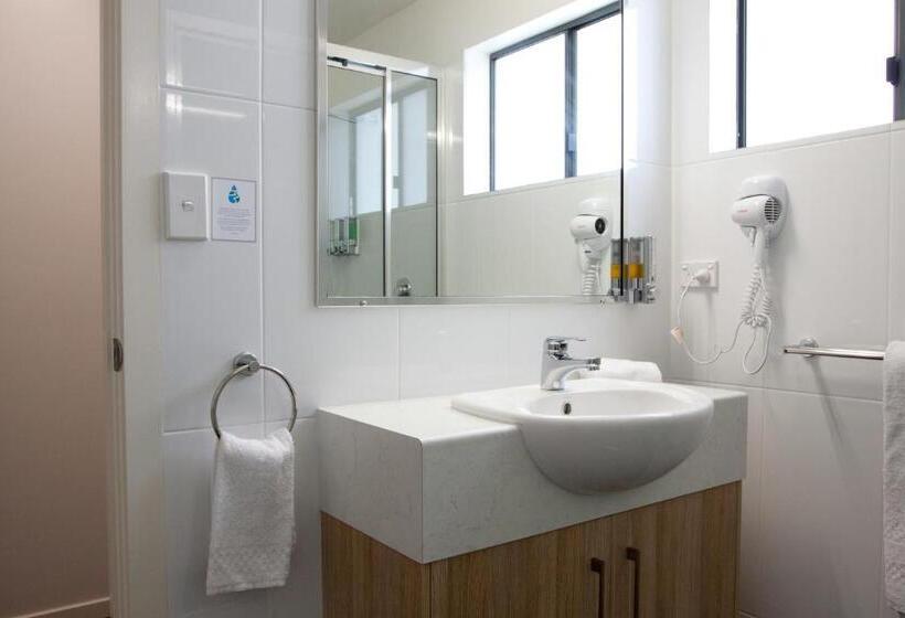 استودیوی استاندارد, Abode37 Motel Emerald