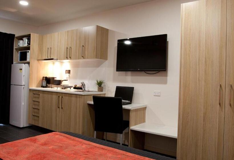 استودیوی استاندارد, Abode37 Motel Emerald