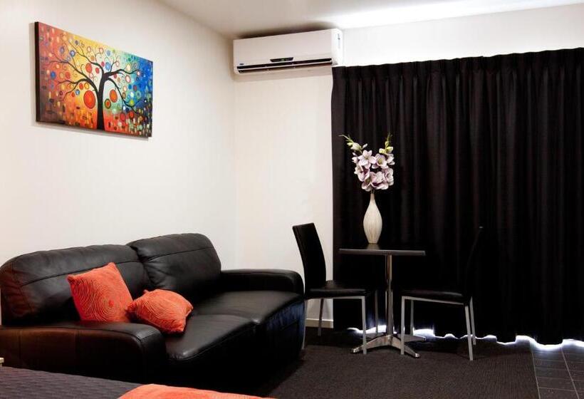 استودیوی استاندارد, Abode37 Motel Emerald