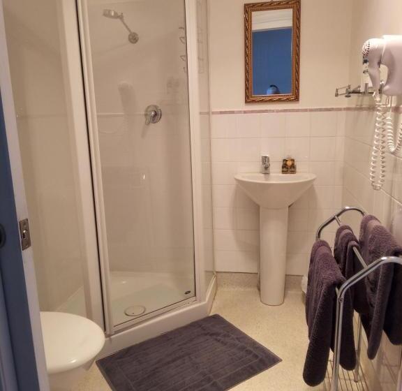 جناح ديلوكس, Old Colony Inn