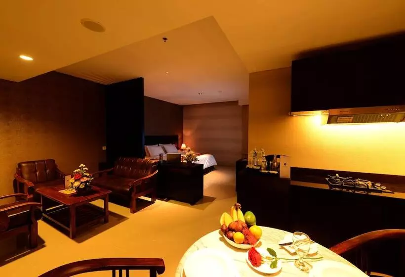سوییت اجرایی, Emilia Hotel By Amazing