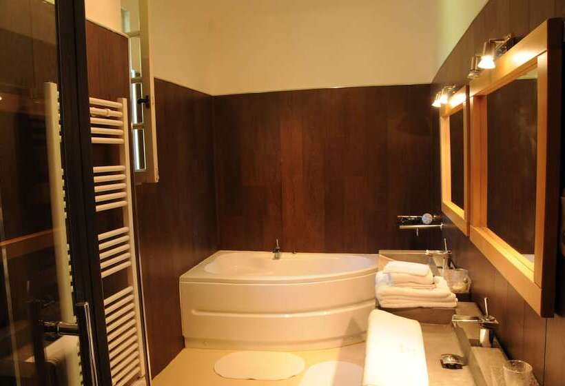 جناح جونيور, Hostellerie Les Gorges De L Aveyron