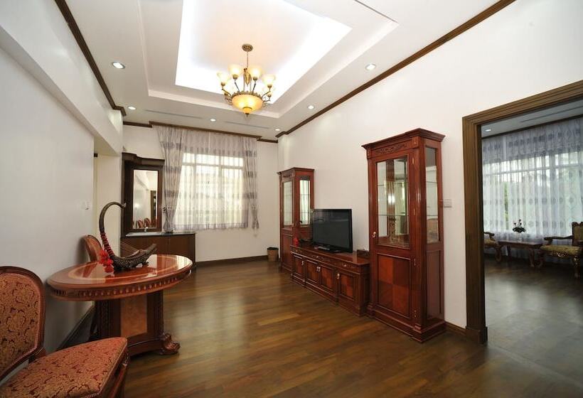 سوییت لوکس, Palm Spring Resort & Spa