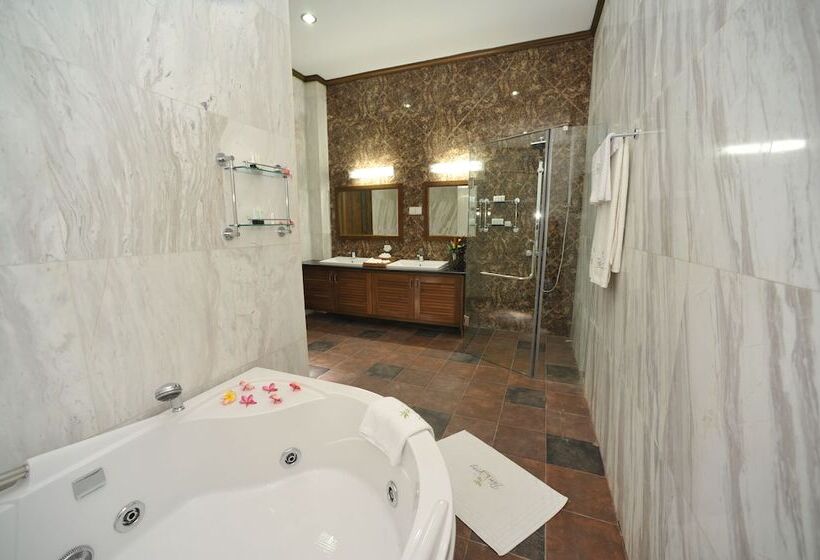 سوییت لوکس, Palm Spring Resort & Spa