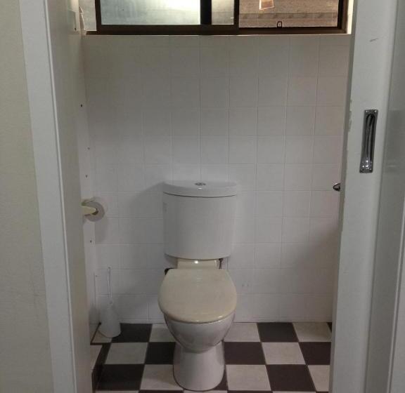 חדר משפחתי, The Metropolitan