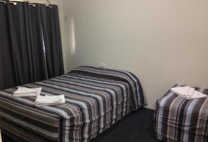 חדר משפחתי, The Metropolitan