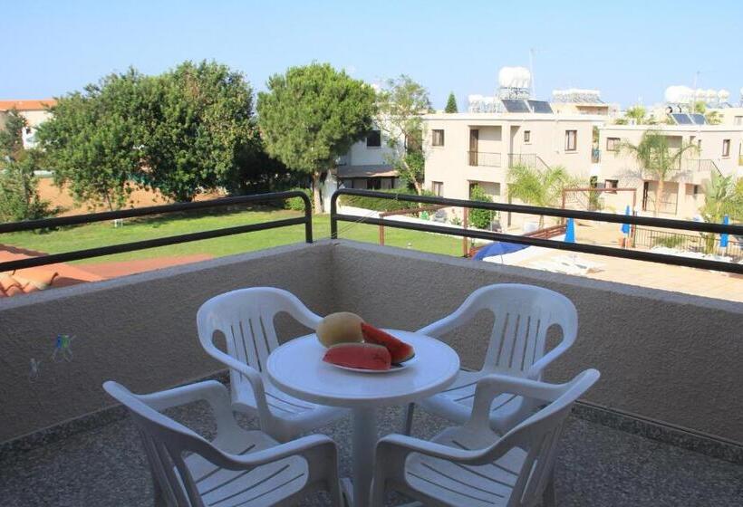 آپارتمان خانوادگی, Maricosta Apartments