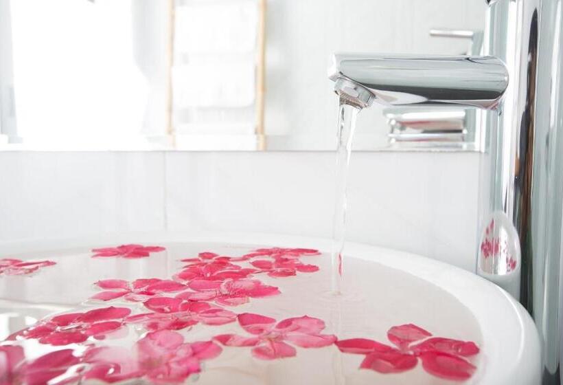 プールの見えるデラックスルーム, Mary Beach Hotel & Resort