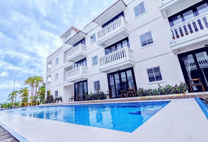 プールの見えるデラックスルーム, Mary Beach Hotel & Resort