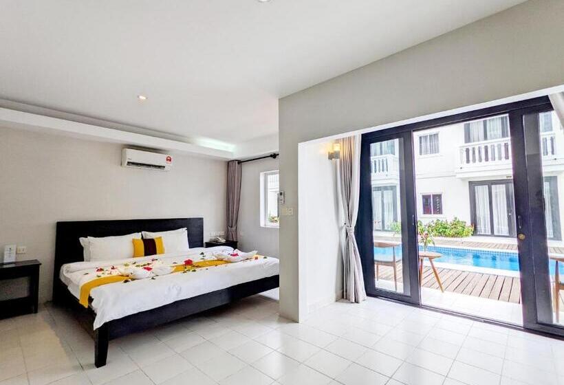 带泳池观景的豪华房, Mary Beach Hotel & Resort