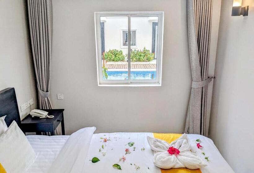 プールの見えるデラックスルーム, Mary Beach Hotel & Resort