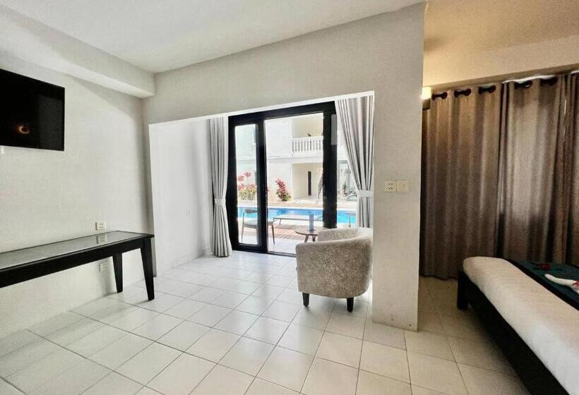 プールの見えるデラックスルーム, Mary Beach Hotel & Resort