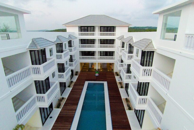 プールの見えるデラックスルーム, Mary Beach Hotel & Resort