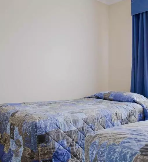 Huoneisto 3 Makuuhuonetta, Baybrook Motor Inn