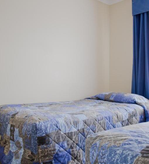 דירת שלושה חדרים, Baybrook Motor Inn