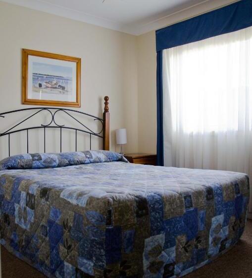 דירת שני חדרים, Baybrook Motor Inn