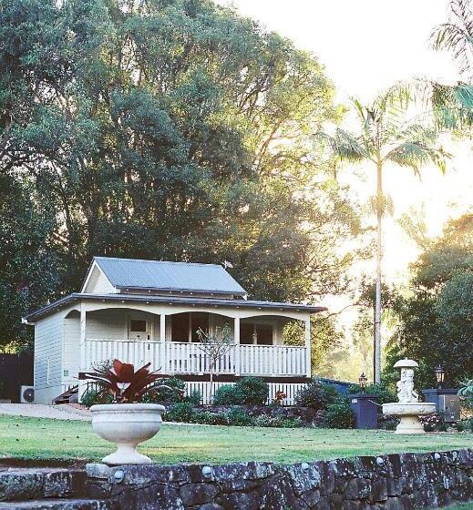 キャビン, Bangalow Guesthouse