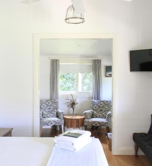 キャビン, Bangalow Guesthouse