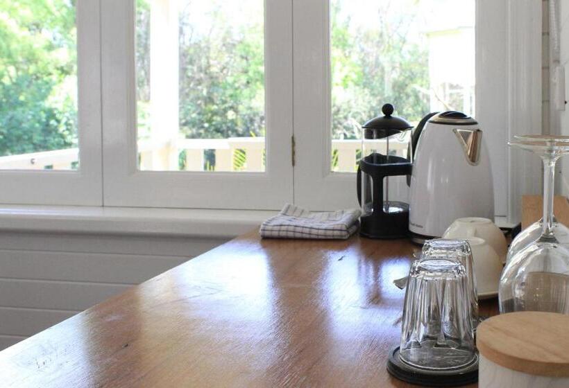 キャビン, Bangalow Guesthouse