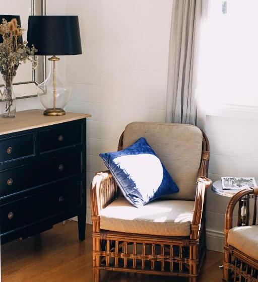 キャビン, Bangalow Guesthouse