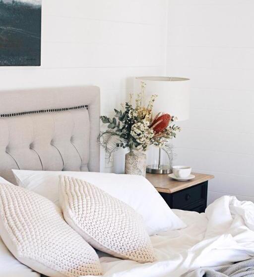 キャビン, Bangalow Guesthouse