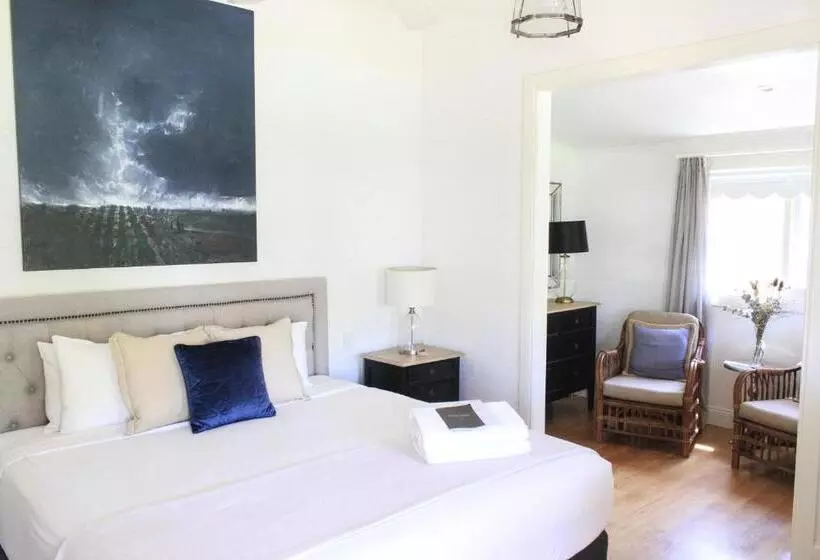 キャビン, Bangalow Guesthouse