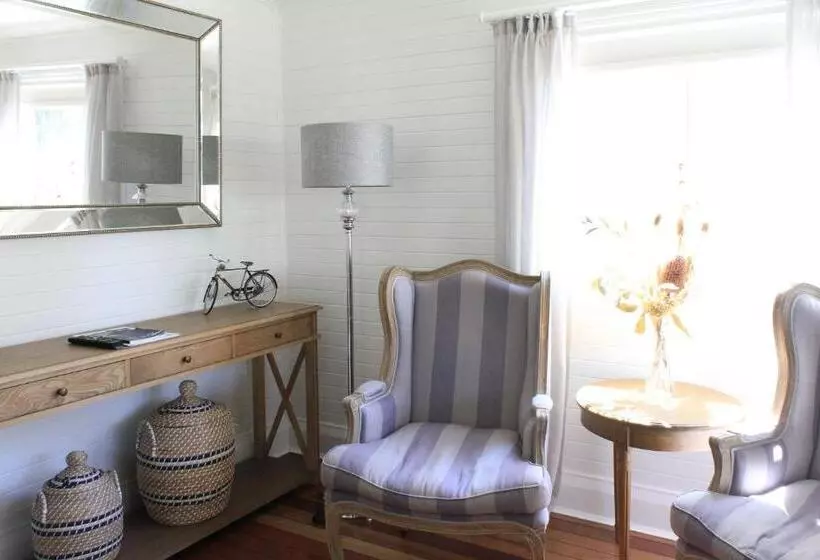 キャビン, Bangalow Guesthouse
