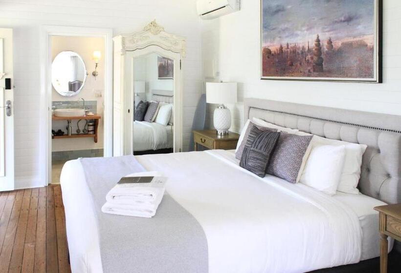 キャビン, Bangalow Guesthouse