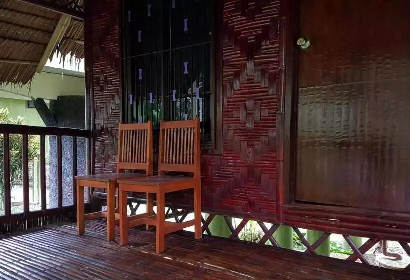 スタンダードバンガロー, Khao Sok Jungle Huts Resort
