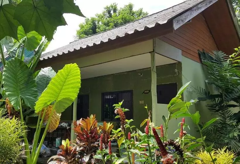 エコノミー4人部屋, Khao Sok Jungle Huts Resort