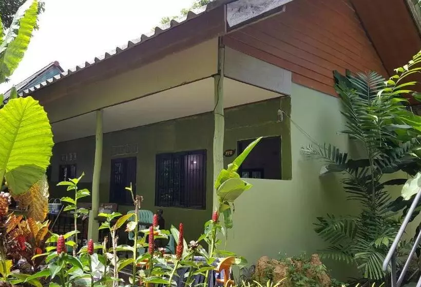 エコノミー4人部屋, Khao Sok Jungle Huts Resort