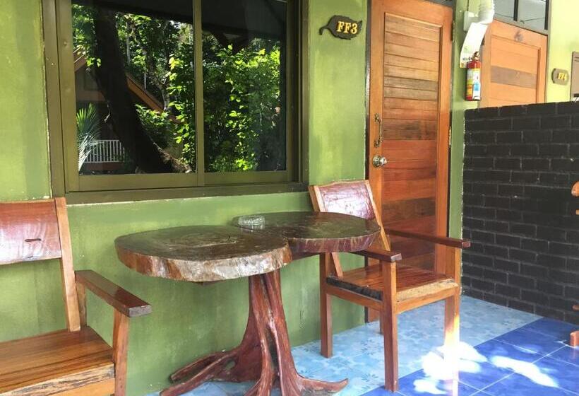 Четырехместный Номер Стандарт Вид на Сад, Khao Sok Jungle Huts Resort